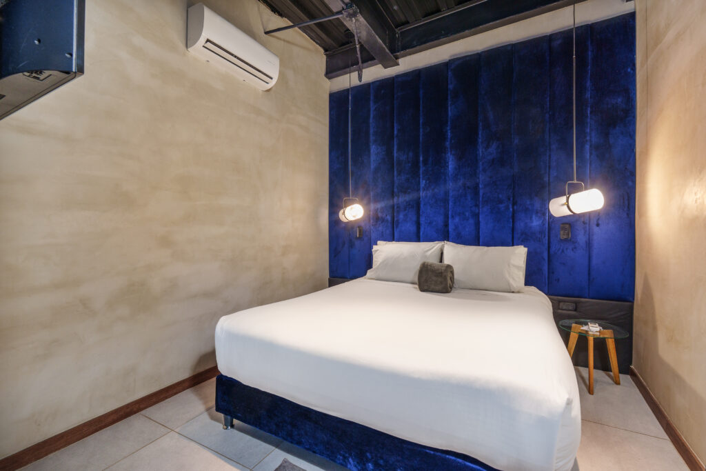 lleras-vibex-room-401-hotel-el-poblado-medellin-004