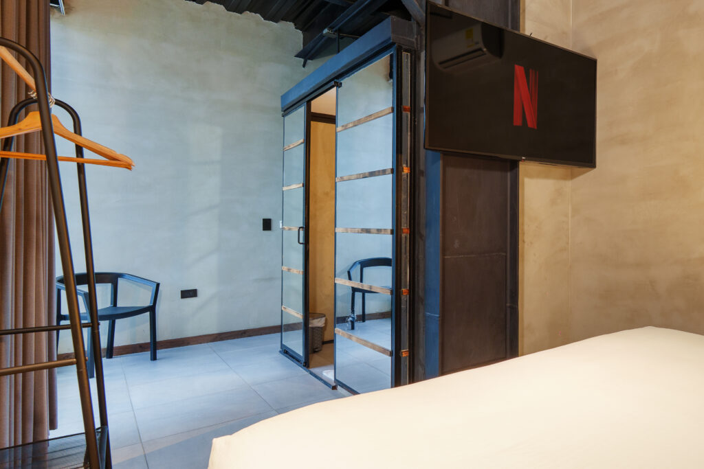 lleras-vibex-room-401-hotel-el-poblado-medellin-006