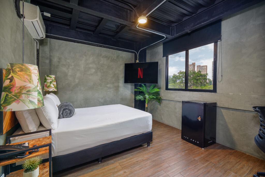 lleras-vibex-room-503-hotel-el-poblado-medellin-002