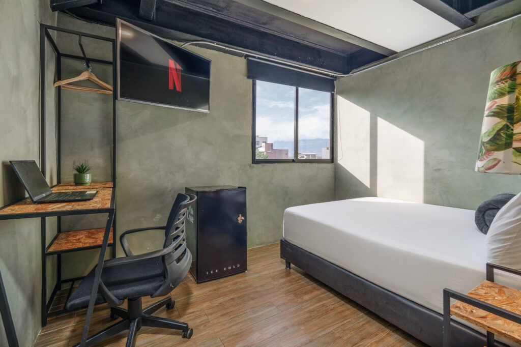 lleras-vibex-room-505-hotel-el-poblado-medellin-003