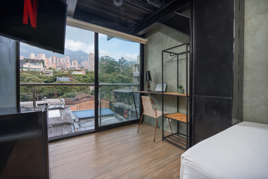 lleras-vibex-room-506-hotel-el-poblado-medellin-003